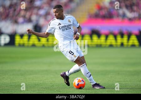 Barcelona, Spanien. Mai 2025. Kylian Mbappe von Real Madrid spielte am 11. Mai 2025 im Lluis Companys Stadion in Barcelona, Spanien, während des La Liga EA Sports Spiels zwischen dem FC Barcelona und Real Madrid CF. (Foto: Bagu Blanco/Pressinphoto) Credit: PRESSINPHOTO SPORTS AGENCY/Alamy Live News Stockfoto