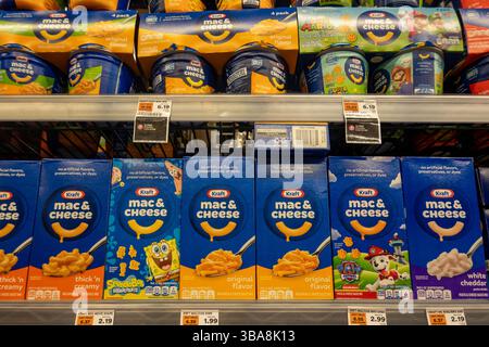 Fairway Super Market ist ein voll bestücktes Lebensmittelgeschäft in Kips Bay, NYC, USA, 2025 Stockfoto