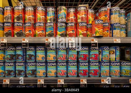 Fairway Super Market ist ein voll bestücktes Lebensmittelgeschäft in Kips Bay, NYC, USA, 2025 Stockfoto