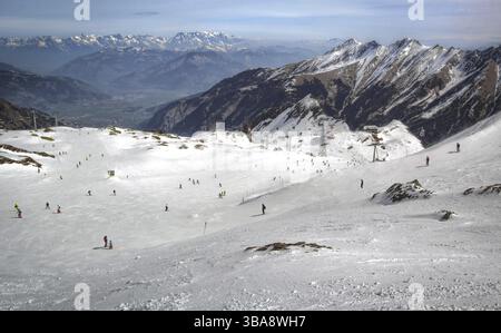 Überblick über österreichische Skigebiet in den Alpen von Österreich Stockfoto
