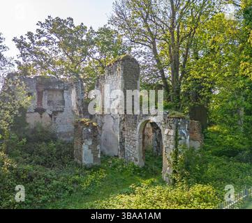 Aus der Vogelperspektive auf das zerbröckelnde Schloss betchworth aus dem Jahr 1379 surrey Stockfoto