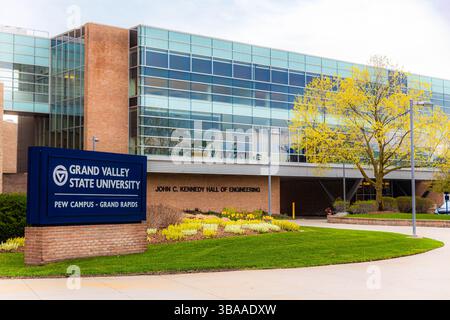 Grand Rapids, MI, USA - 23.04.2025: Foto des Eingangs zur Hall of Engineering an der Grand Valley State University in Grand Rapids Michigan Stockfoto