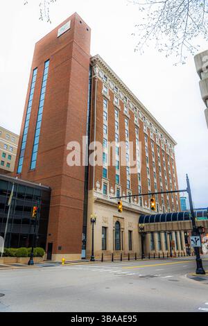 Grand Rapids, MI, USA - 23.04.2025: Foto des alten Pantlind Hotels in Grand Rapids Michigan, das seine historische Architektur und seine Rolle als Landhaus zeigt Stockfoto