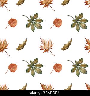 Nahtloses Muster mit verschiedenen Herbstblättern. Handgemachte Aquarellillustration. Farbbild. Ideal zum Verpacken, Dekorieren, Textilien und Tapeten, für Stockfoto