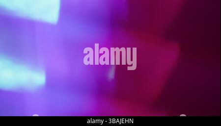 Funkelnde Farbe. Verschwommenes Glanzlicht. Kaleidoskop rosa lila Schattierungen Linse Flare abstrakt mit Bokeh Effekt Kunst Hintergrund. Stockfoto