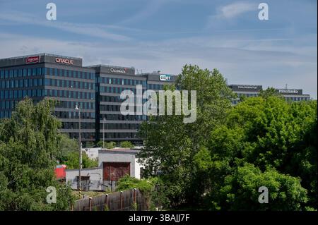 Bratislava, Slowakei - 10. Mai 2025 : Digitaler Park Einsteinova. Moderne Bürogebäude im Stadtteil Petrzalka von Bratislava. Stockfoto