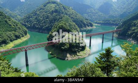 Bridging Nature – Panoramablick von Shizuoka, Japan Stockfoto