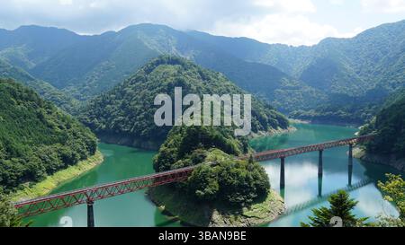 Bridging Nature – Panoramablick von Shizuoka, Japan Stockfoto