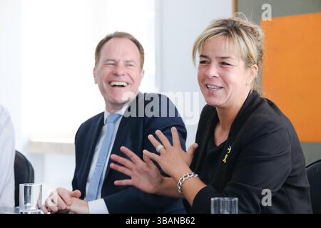 Düsseldorf 12.05.2025 Oberbürgermeister Dr. Stephan Keller CDU, Mona Neubaur stellv. Ministerpräsidentin NRW Bündnis 90 / die Grünen Düsseldorf Nordrhein-Westfalen Deutschland *** Düsseldorf 12 05 2025 Oberbürgermeister Dr. Stephan Keller CDU , Mona Neubaur Stellvertretende Ministerpräsidentin NRW Bündnis 90 die Grünen Düsseldorf Nordrhein-Westfalen Deutschland Stockfoto