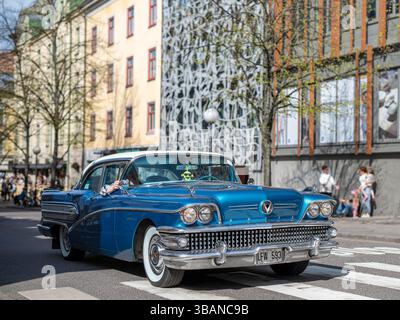 Oldtimer-Parade feiert den Frühling am 1. Mai 2025 in Norrköping, Schweden. Diese Parade begann im Jahr 1974 und hat sich zu einer jährlichen Tradition am Maitag entwickelt. Stockfoto