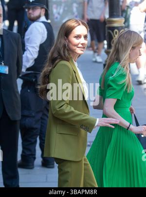 London, England, Großbritannien. Mai 2025. CATHERINE, Prinzessin von Wales, verlässt die British Fashion Council-Veranstaltung im Zentrum von London, nachdem sie den Queen Elizabeth II Award verliehen hat. (Kreditbild: © Tayfun Salci/ZUMA Press Wire) NUR REDAKTIONELLE VERWENDUNG! Nicht für kommerzielle ZWECKE! Quelle: ZUMA Press, Inc./Alamy Live News Stockfoto