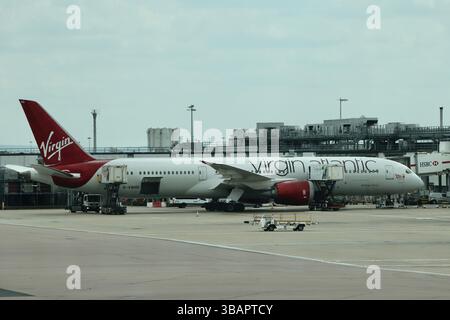 Virgin Atlantic Flugzeug am Flughafen Heathrow, London, England Stockfoto