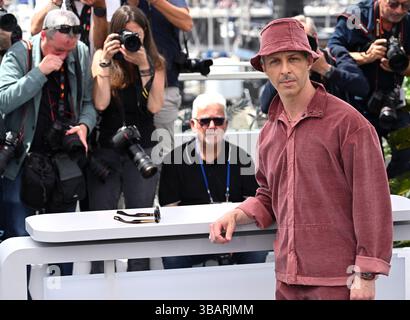 Cannes, Frankreich. Mai 2025. Jeremy Strong besuchte den Fotoruf der Jury, Teil des 78. Filmfestivals von Cannes, Palais des Festivals. Quelle: Doug Peters/EMPICS/Alamy Live News Stockfoto
