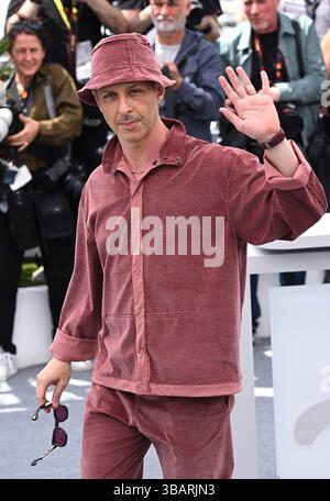 Cannes, Frankreich. Mai 2025. Jeremy Strong besuchte den Fotoruf der Jury, Teil des 78. Filmfestivals von Cannes, Palais des Festivals. Quelle: Doug Peters/EMPICS/Alamy Live News Stockfoto
