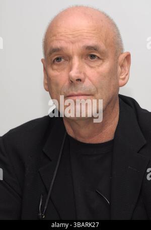 Martin Campbell auf einer Pressekonferenz zum Film „Edge of Darkness“ in Los Angeles am 14. Januar 2010 Stockfoto