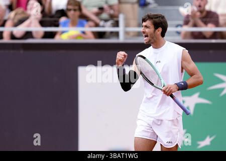 Rom, Italien. Mai 2025. Lorenzo Musetti von Italien feiert am 13. Mai 2025 im Foro Italico in Rom, Italien, gegen Danil Medwedew von Russland während des Internationalen BNL d’Italia Day Nine. Quelle: Giuseppe Maffia/Alamy Live News Stockfoto