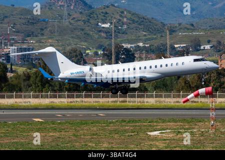 Hyperion Aviation Bombardier BD-700-1A10 Global 6000 Executive Jet Landung am Flughafen Málaga Costa del Sol, Registrierung 9H-EROES Stockfoto