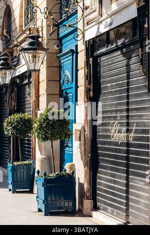 Paris, Frankreich - 23. Februar 2025: Chopard Boutique-Fassade in der Nähe des Place Vendôme Stockfoto