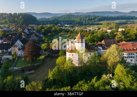 DSchweiz, Baselland, Baselbiet, Laufental, Zwingen, Zwingen BL, Wasserschloss, Sprengkorb Stockfoto