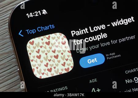 OSTRAVA, TSCHECHIEN - 23. NOVEMBER 2024: Apple App Store mit Paint Love Mobile App wird installiert Stockfoto