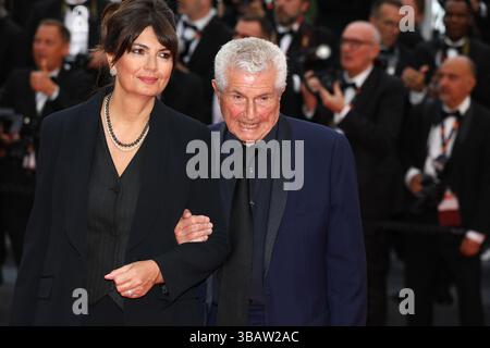 13. Mai 2025, Cannes, Cote D'azur, Frankreich: VALERIE PERRIN und CLAUDE LELOUCHE auf dem roten Teppich für die Eröffnungszeremonie und die Premiere „Leave One Day“ beim 78. Jährlichen Filmfestival in Cannes im Palais des Festivals in Cannes, Frankreich (Credit Image: © Mickael Chavet/ZUMA Press Wire) NUR ZUR REDAKTIONELLEN VERWENDUNG! Nicht für kommerzielle ZWECKE! Stockfoto