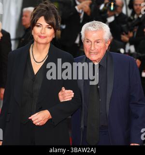 13. Mai 2025, Cannes, Cote D'azur, Frankreich: VALERIE PERRIN und CLAUDE LELOUCHE auf dem roten Teppich für die Eröffnungszeremonie und die Premiere „Leave One Day“ beim 78. Jährlichen Filmfestival in Cannes im Palais des Festivals in Cannes, Frankreich (Credit Image: © Mickael Chavet/ZUMA Press Wire) NUR ZUR REDAKTIONELLEN VERWENDUNG! Nicht für kommerzielle ZWECKE! Stockfoto