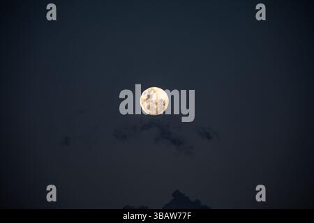 Spektakuläre und erstklassige Fotos des Vollmondes Stockfoto