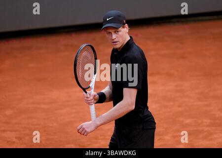 Rom, Italien. Mai 2025. Jannik Sinner von Italien feiert am 13. Mai 2025 im Foro Italico in Rom, Italien, gegen Francisco Cerundolo aus Argentinien. Quelle: Giuseppe Maffia/Alamy Live News Stockfoto
