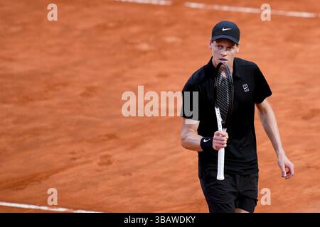 Rom, Italien. Mai 2025. Jannik Sinner von Italien feiert am 13. Mai 2025 im Foro Italico in Rom, Italien, gegen Francisco Cerundolo aus Argentinien. Quelle: Giuseppe Maffia/Alamy Live News Stockfoto