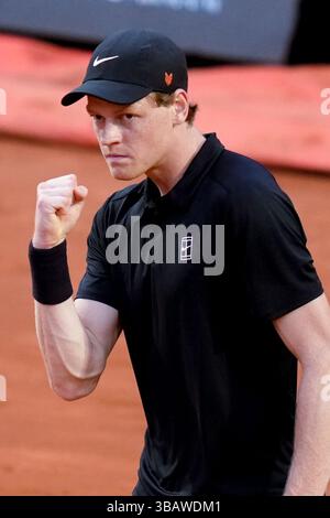 Rom, Italien. Mai 2025. Jannik Sinner von Italien feiert am 13. Mai 2025 im Foro Italico in Rom, Italien, gegen Francisco Cerundolo aus Argentinien. Quelle: Giuseppe Maffia/Alamy Live News Stockfoto