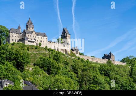 Altena, an der Lenne, oberhalb der Burg Altena, mit dem weltweit ersten Jugendherberge Märkischer Kreis, einer kleinen Stadt im Sauerland, Nordrhein Stockfoto