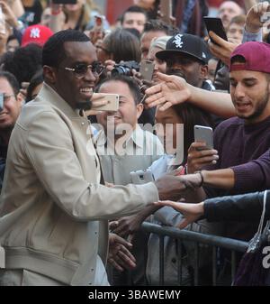 NEW YORK, NY – 06. MAI: Terry Lundgren, Cassie Ventura und Sean „Diddy“ Combs nehmen am 6. Mai 2015 an der Sean „Diddy“ Combs Fragrance Launch am Macy's Herald Square Teil Stockfoto