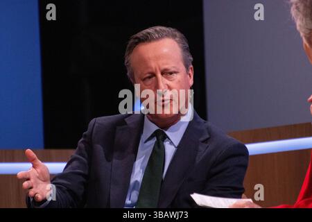 Kopenhagen, Dänemark. Mai 2025. Der ehemalige Premierminister des Vereinigten Königreichs David Cameron wurde auf der Hauptbühne des Kopenhagener Demokratiegipfels 2025 im Königlichen dänischen Spielhaus (Dänisch: Skuespilhuset) gesehen. Der Gipfel findet vom 13. Bis 14. Mai in der dänischen Hauptstadt statt. Quelle: SOPA Images Limited/Alamy Live News Stockfoto