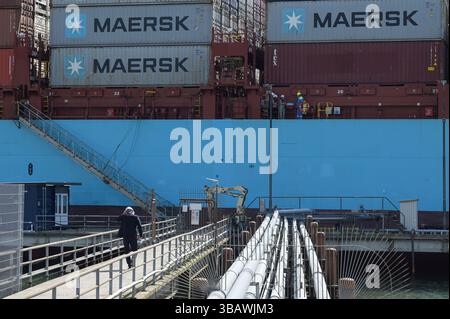 DÄNEMARK, Aabenraa HAVN betankt das Containerschiff Laura Maersk mit erstem e-Methanol aus der Kassø Power-to-X-Anlage, dem Kassoe-Werk von European Energy und Mitsui unter Verwendung von biogenem CO2, das vor Ort in der Biogasanlage in Tønder gewonnen wird Stockfoto