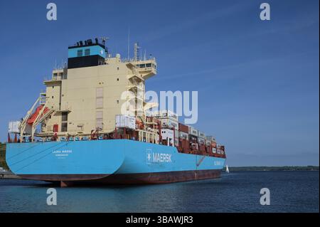 DÄNEMARK, Aabenraa HAVN, Containerschiff Laura Maersk, das mit erstem e-Methanol aus der Kassø Power-to-X-Anlage, dem Kassoe-Werk von European Energy und Mitsui betrieben wird, wobei biogenes CO2 verwendet wird, das vor Ort in der Biogasanlage in Tønder gewonnen wird Stockfoto