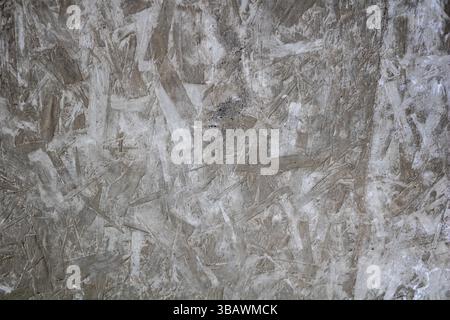 Strukturierte abstrakte Nahaufnahme einer rauen, zerkratzten Wand mit Schichtfläche, Stockfoto