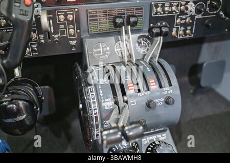 Cockpit eines Flugzeuges Flugzeuge, Fluginstrumente Gassteuerungen, Flugpiloten Flugverkehr Stockfoto