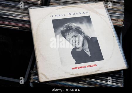 Lviv, Ukraine - 13. Mai 2025: Vinyl-Album Different Shades von Chris Norman in der Hülle, Teil der Sammlung Stockfoto