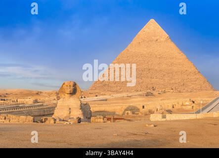 Die große Sphinx und Pyramide von hafre in Gizeh, Kairo, Ägypten Stockfoto