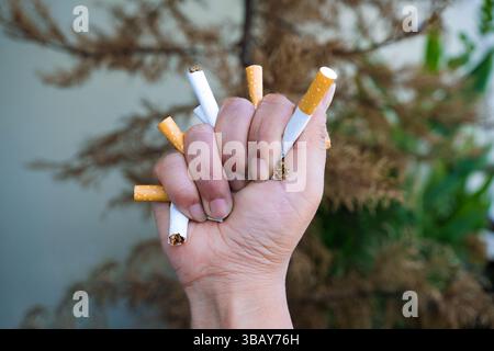 Werben Sie für eine rauchfreie Welt mit Grafiken für die Kampagnen „World No Smoking Day“, „World Lung Cancer Day“ und „World No Tobacco Free“. Stockfoto