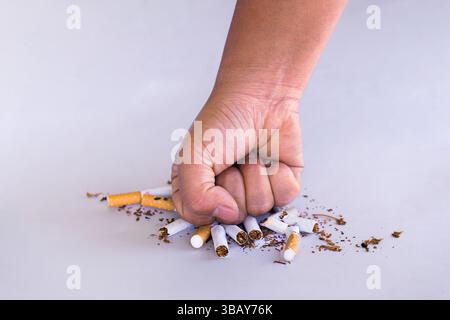 Werben Sie für eine rauchfreie Welt mit Grafiken für die Kampagnen „World No Smoking Day“, „World Lung Cancer Day“ und „World No Tobacco Free“. Stockfoto