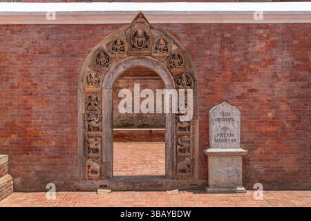 Das Patan Museum befindet sich in einem Innenhof im nördlichsten Gebäudekomplex der Durbar Gegend. Stockfoto