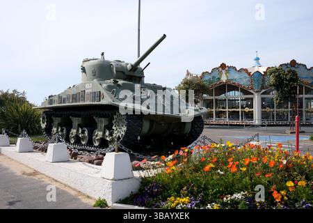 Courseulles-sur-Mer, Frankreich. Duplex-Antrieb amerikanischer Panzer aus dem Zweiten Weltkrieg, bekannt als Donald Duck Tank. Stockfoto