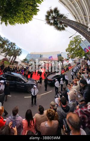 Cannes, Frankreich. Mai 2025. Der Eröffnungsteppich im Rahmen des 78. Filmfestivals in Cannes, Frankreich am 12. Mai 2025. Foto von Lionel Urman/ABACAPRESS.COMas Teil des 78. Filmfestivals in Cannes, Frankreich am 13. Mai 2025. Foto: Lionel Urman/ABACAPRESS.COM Credit: Abaca Press/Alamy Live News Stockfoto