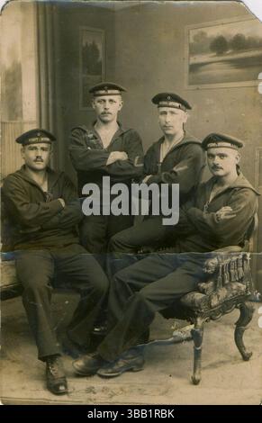 Karl Artelt war ein revolutionärer Marxist und einer der Gründer der Kommunistischen Partei Deutschlands. Er war einer der Hauptführer der Kieler Meuterei. Die Kieler Meuterei war ein Aufstand der Seeleute der Deutschen Hochseeflotte. Die Meuterei brach am 3. November 1918 aus, als sich einige der Schiffsbesatzungen weigerten, von Wilhelmshaven aus in den letzten Kampf gegen die britische Grand Fleet zu segeln. Die Meuter, die die geplante Schlacht als vergebliche „Todesreise“ sahen, übernahmen Kiel mit Arbeits- und Soldatenräten und halfen dann, sie in ganz Deutschland zu verbreiten. Dies war der Beginn der deutschen Revolution. Stockfoto