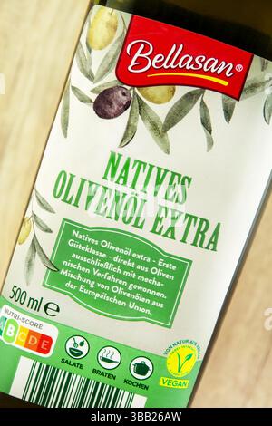 Bellasan Natives Olivenöl Extra 500 ml Stockfoto