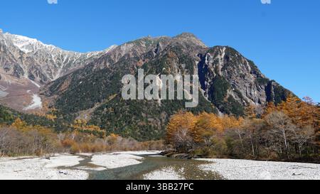 Atemberaubende Herbstlandschaften von Kamikochi, Nagano Stockfoto