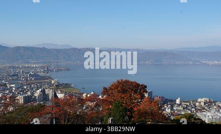 Malerische Aussicht auf den Suwa-See, Nagano, Japan Stockfoto