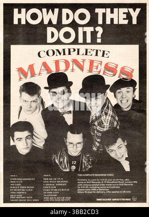 Complete Madness, Pressespot Mai 1982 Compilation Album. Stiff Records wirbt auch für VHS- oder Betamax-Videoversion. Dies war ihre erste solche Sammlung und hatte alle frühen Hit-Singles und ausgewählte Album-Tracks, es verbrachte drei Wochen an der Spitze der Album-Charts und zertifizierte Gold. Stockfoto