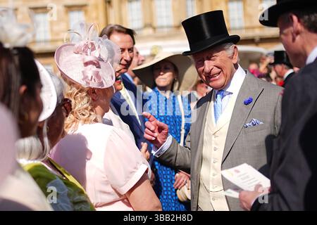 König Karl III. Trifft auf die Education and Skills Garden Party im Londoner Buckingham Palace. Bilddatum: Mittwoch, 14. Mai 2025. Stockfoto